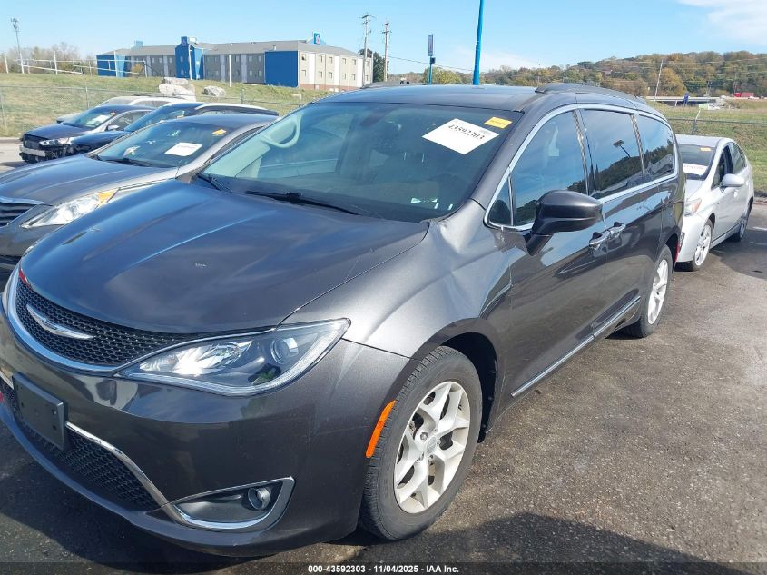 2017 Chrysler Pacifica Touring-L VIN: 2C4RC1BG3HR708789 Lot: 43592303