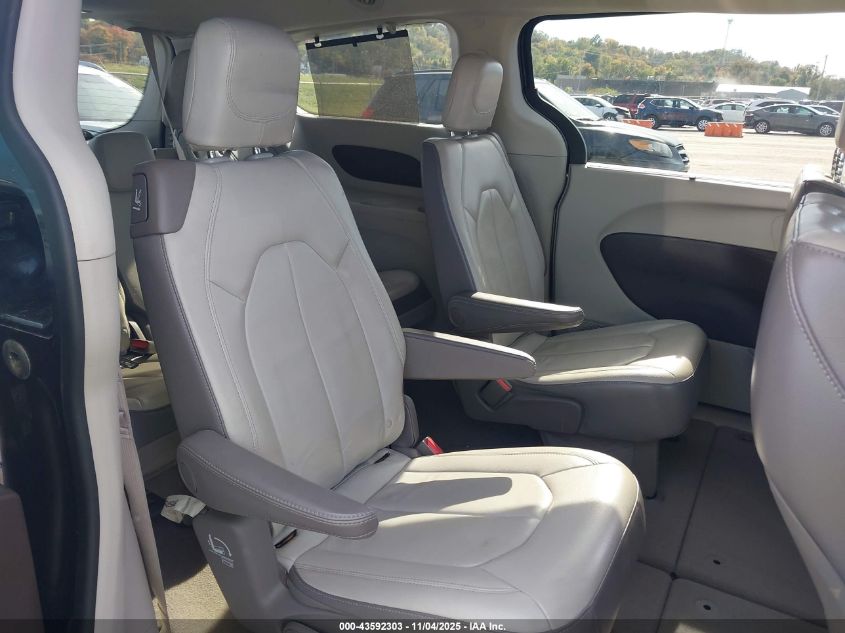 2017 Chrysler Pacifica Touring-L VIN: 2C4RC1BG3HR708789 Lot: 43592303