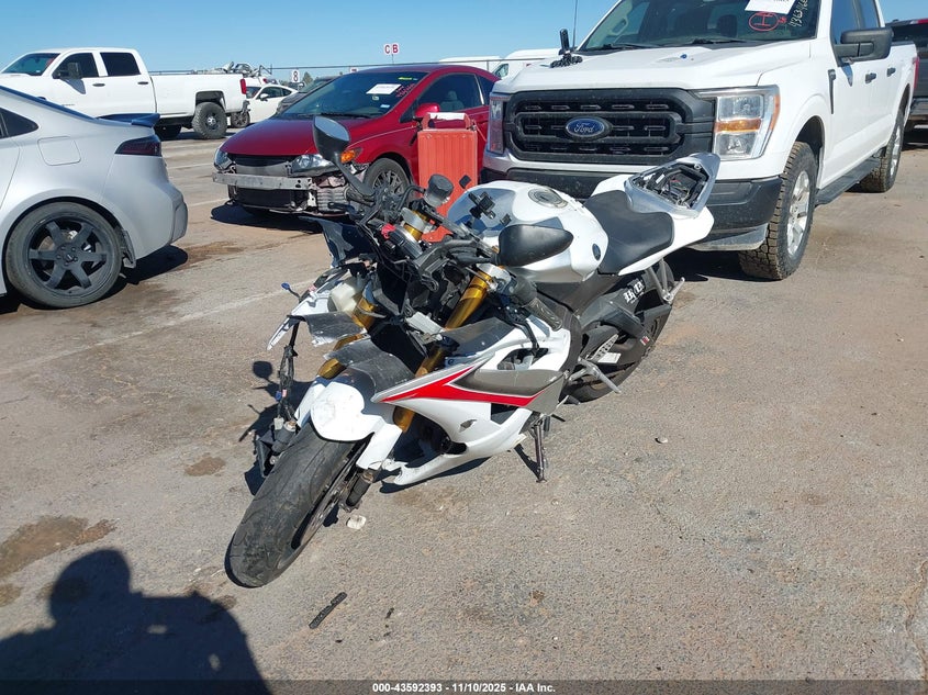 JYARJ16E58A002082 2008 YAMAHA YZF photo no. 2