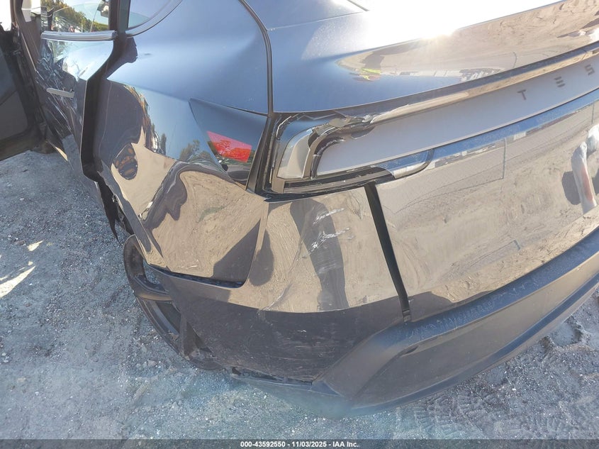 2026 Tesla Model Y Long Range Dual Motor All-Wheel Drive/Long Range Launch Series VIN: 7SAYGDEE4TA387636 Lot: 43592550