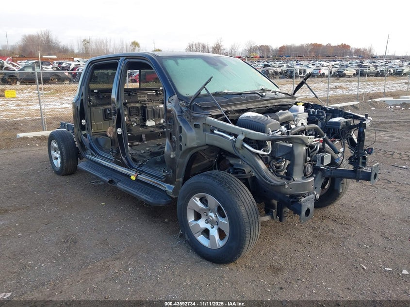 RAM 1500 LARAMIE 4X4 6 4 BOX