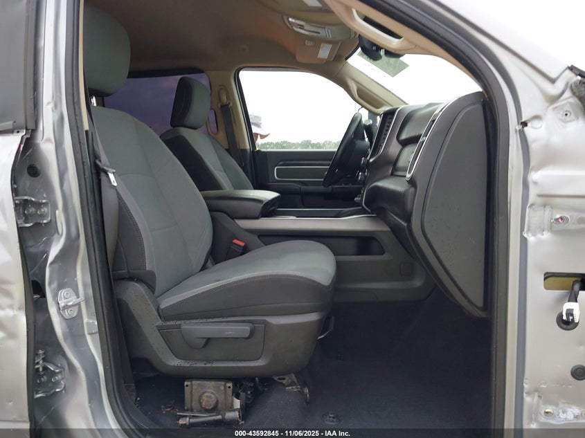 2020 Ram 3500 Big Horn 4X4 6'4 Box VIN: 3C63RRLL6LG301974 Lot: 43592845