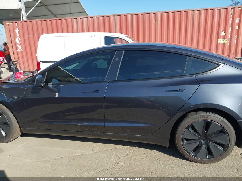 2025 Tesla Model 3 Long Range Rear-Wheel Drive/Standard VIN: 5YJ3E1EA8SF941416 Lot: 43592908