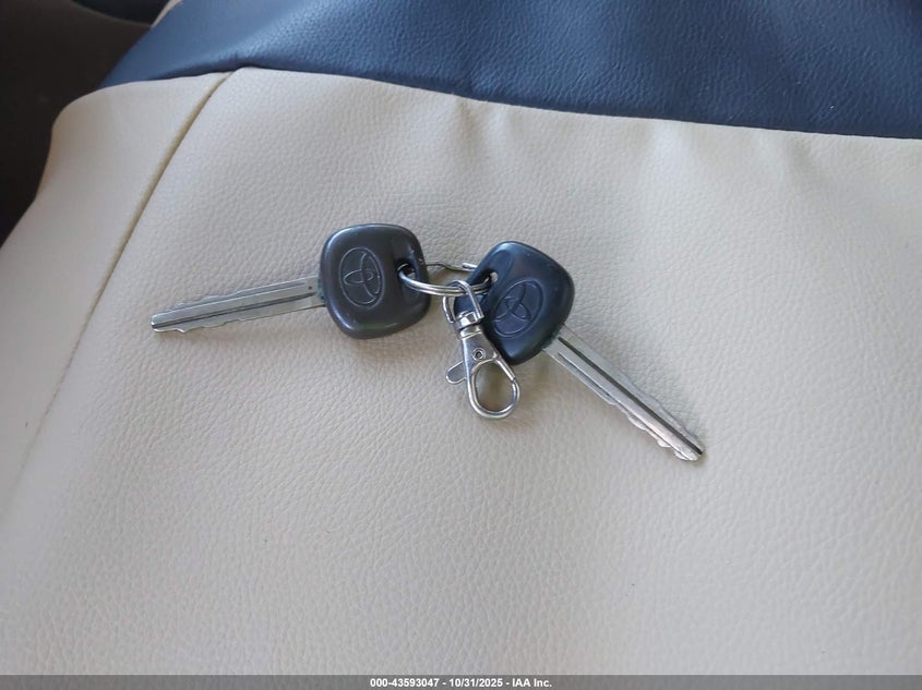 2003 Toyota Sequoia Sr5 V8 VIN: 5TDBT44A83S183515 Lot: 43593047