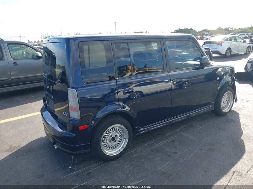 JTLKT324754010398 2005 SCION XB photo no. 4