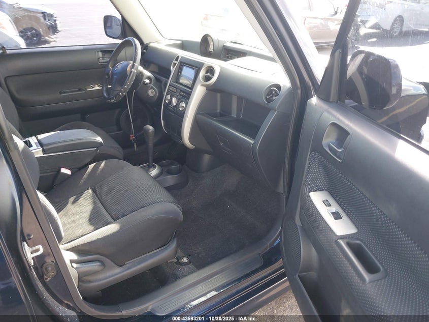 JTLKT324754010398 2005 SCION XB photo no. 5