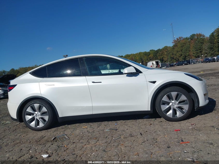 2023 Tesla Model Y Awd/Long Range Dual Motor All-Wheel Drive VIN: 7SAYGDEE9PA052958 Lot: 43593371