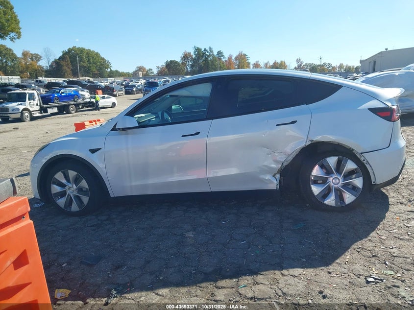 2023 Tesla Model Y Awd/Long Range Dual Motor All-Wheel Drive VIN: 7SAYGDEE9PA052958 Lot: 43593371