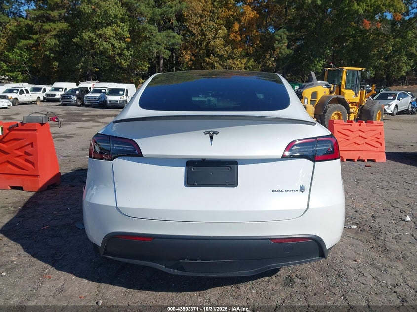 2023 Tesla Model Y Awd/Long Range Dual Motor All-Wheel Drive VIN: 7SAYGDEE9PA052958 Lot: 43593371