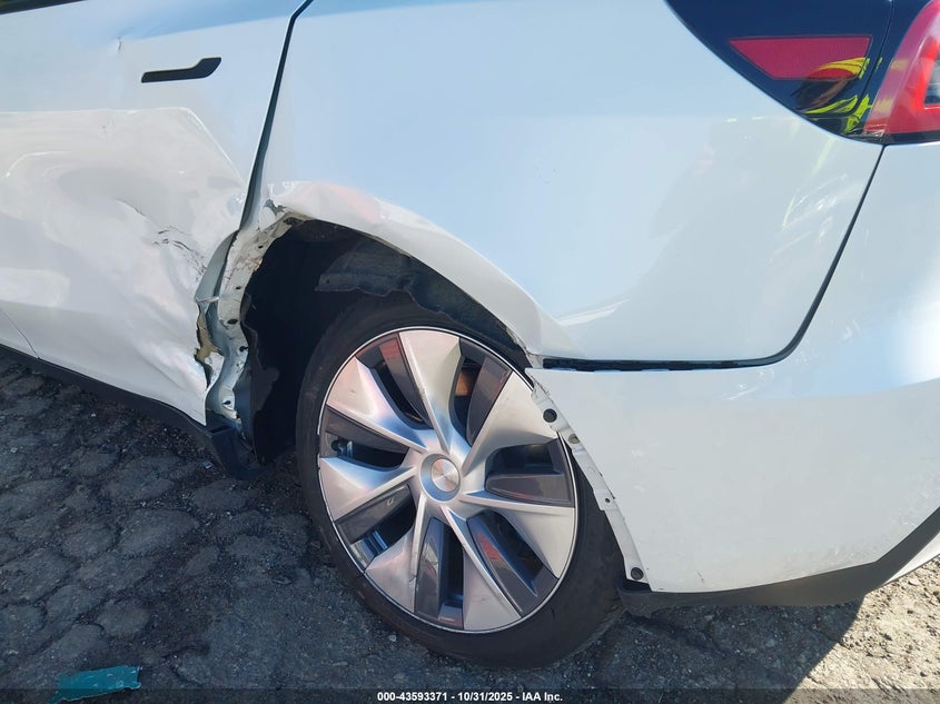 2023 Tesla Model Y Awd/Long Range Dual Motor All-Wheel Drive VIN: 7SAYGDEE9PA052958 Lot: 43593371