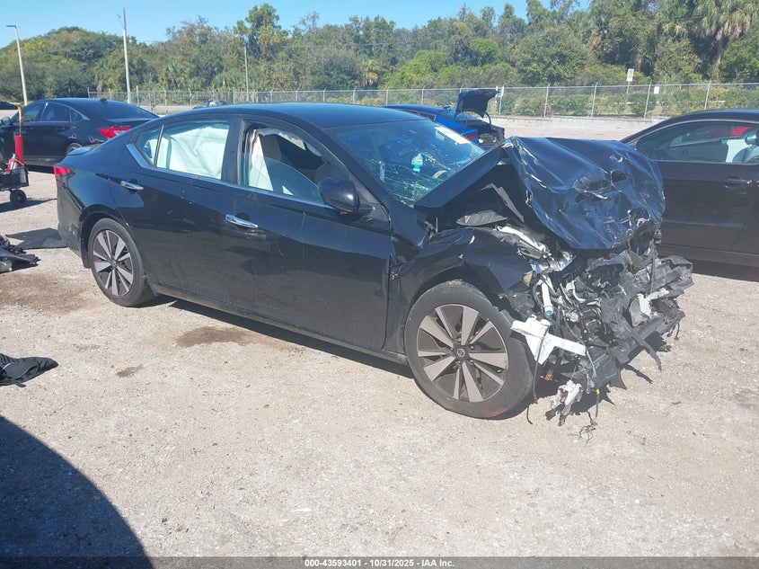 NISSAN ALTIMA SV FWD