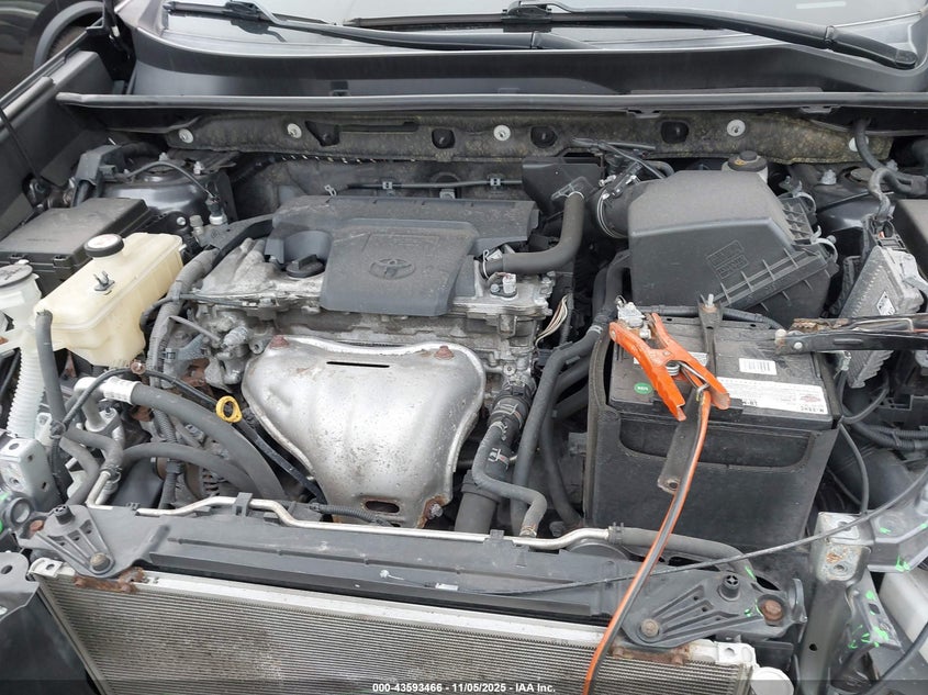 2018 TOYOTA RAV4 XLE - JTMRFREV0JJ211371