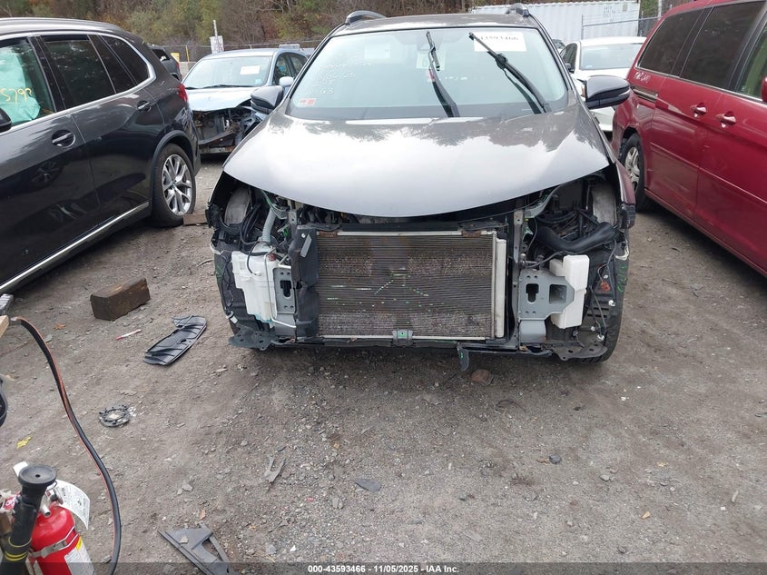 2018 TOYOTA RAV4 XLE - JTMRFREV0JJ211371