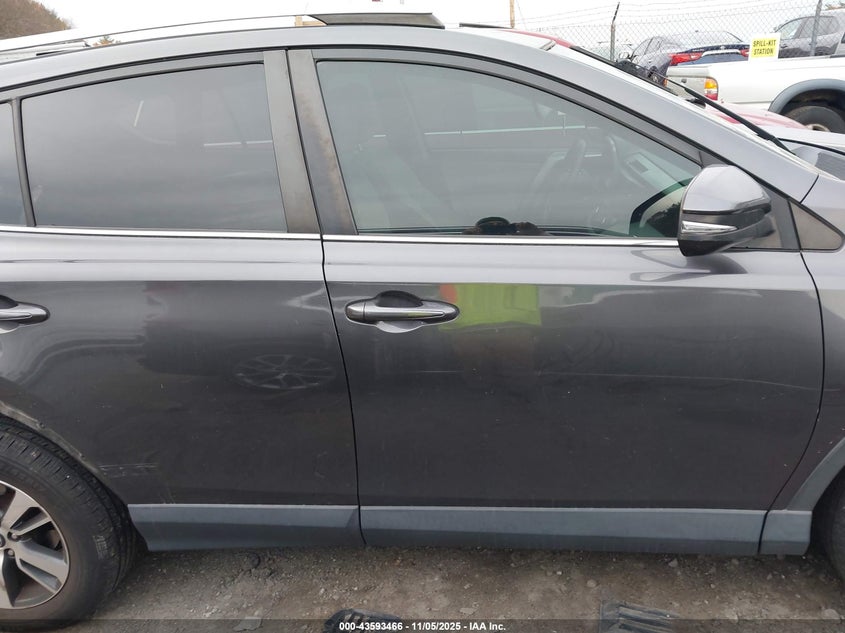 2018 TOYOTA RAV4 XLE - JTMRFREV0JJ211371