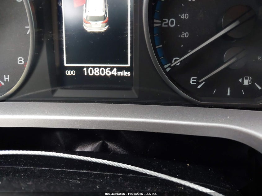 2018 TOYOTA RAV4 XLE - JTMRFREV0JJ211371