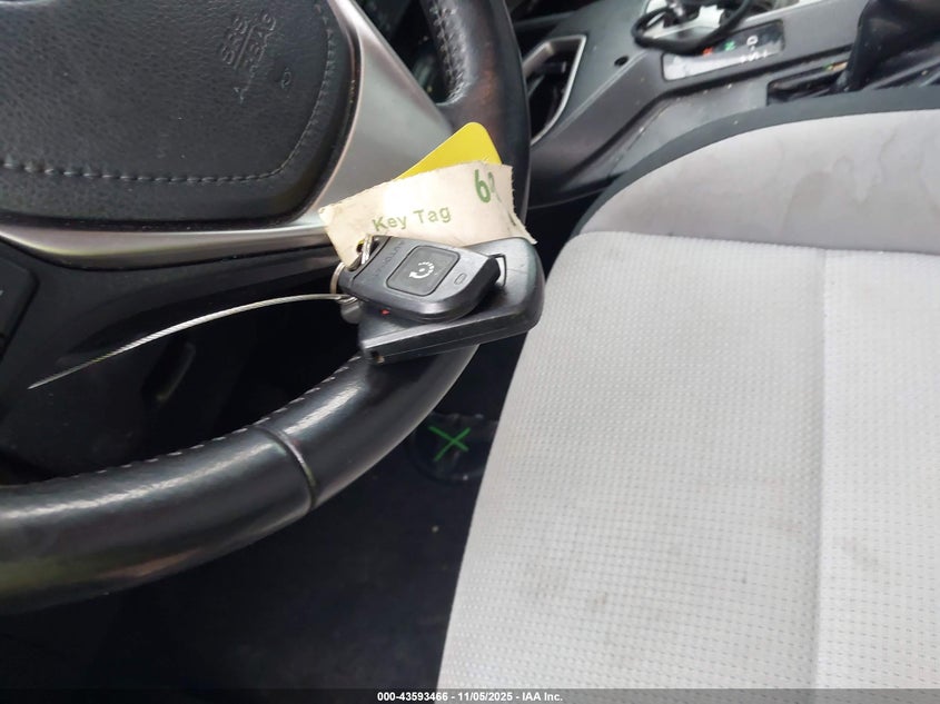 2018 TOYOTA RAV4 XLE - JTMRFREV0JJ211371