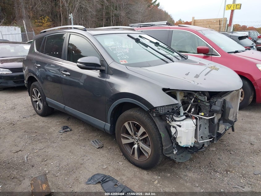 2018 TOYOTA RAV4 XLE - JTMRFREV0JJ211371