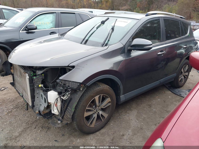 2018 TOYOTA RAV4 XLE - JTMRFREV0JJ211371