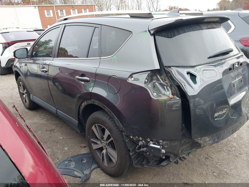 2018 TOYOTA RAV4 XLE - JTMRFREV0JJ211371