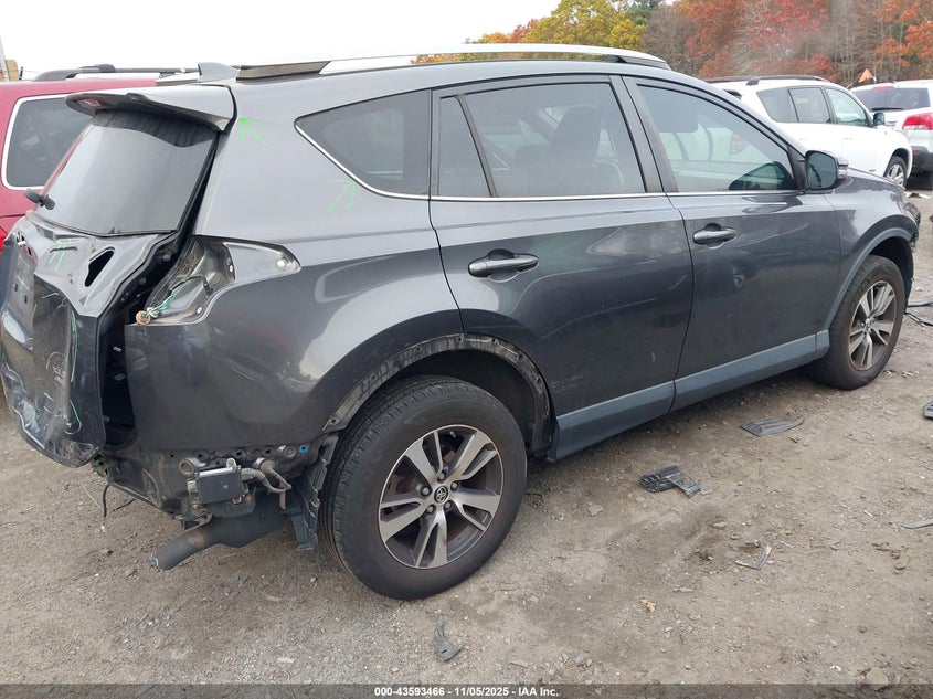 2018 TOYOTA RAV4 XLE - JTMRFREV0JJ211371