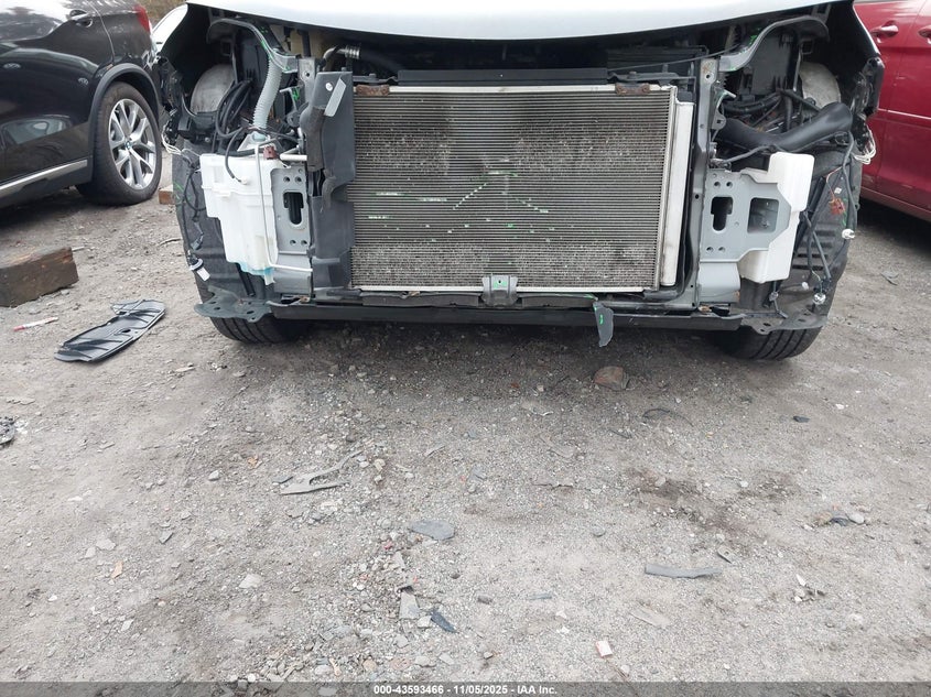 2018 TOYOTA RAV4 XLE - JTMRFREV0JJ211371