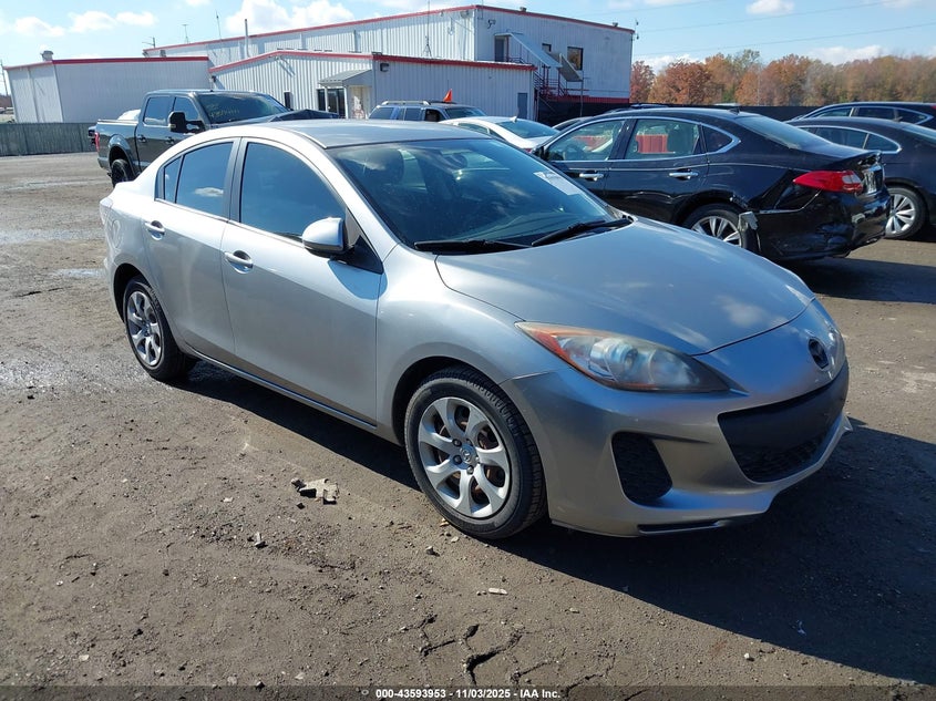 2013 MAZDA MAZDA3 I SPORT - JM1BL1U75D1755044