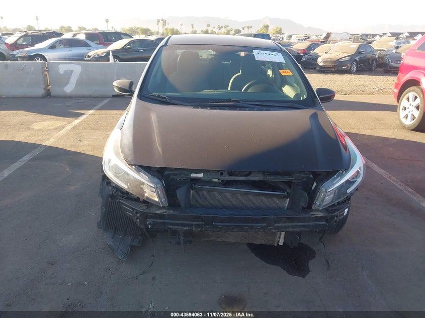 2018 Kia Forte Lx VIN: 3KPFL4A78JE251085 Lot: 43594063