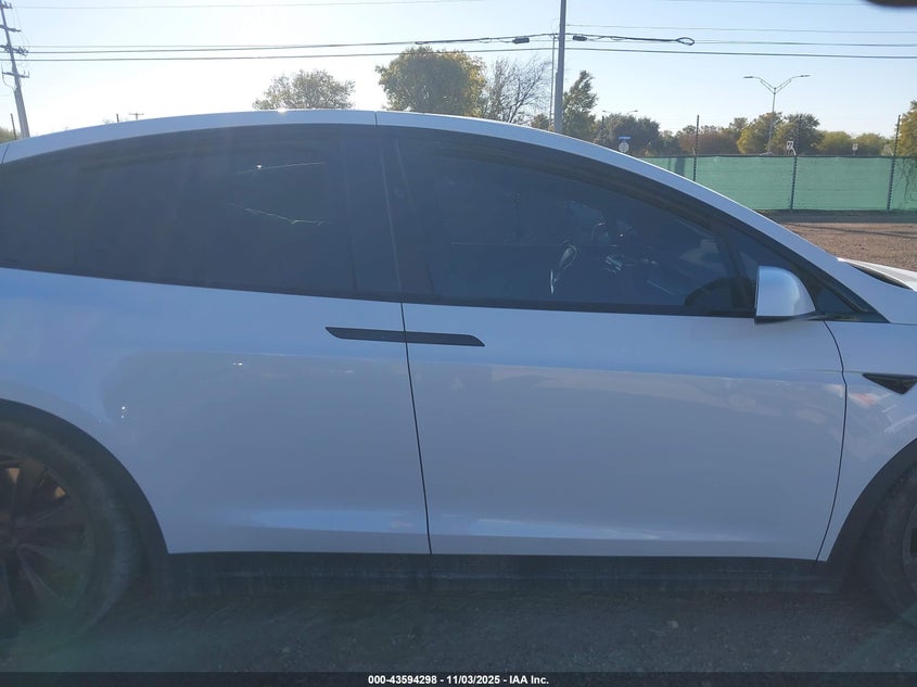 2022 Tesla Model X Plaid Tri Motor All-Wheel Drive VIN: 7SAXCBE61NF337352 Lot: 43594298