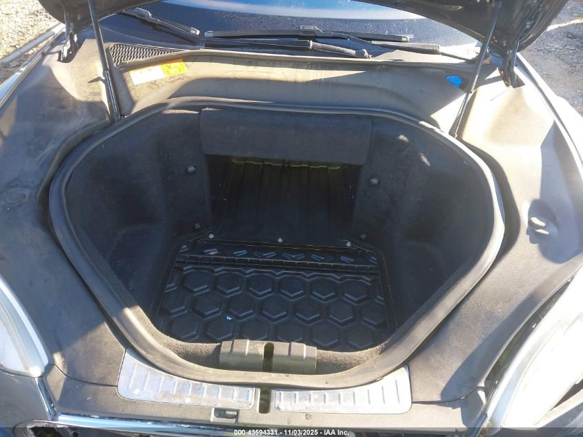 2013 Tesla Model S Performance VIN: 5YJSA1CP0DFP11693 Lot: 43594331