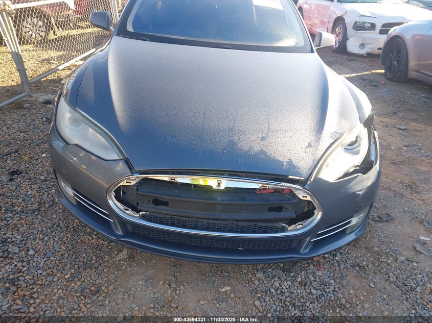 2013 Tesla Model S Performance VIN: 5YJSA1CP0DFP11693 Lot: 43594331