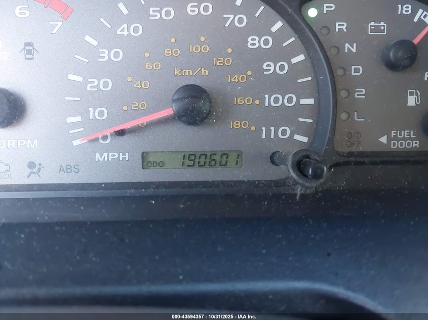 2002 Toyota Sequoia Sr5 V8 VIN: 5TDZT34A02S087062 Lot: 43594357