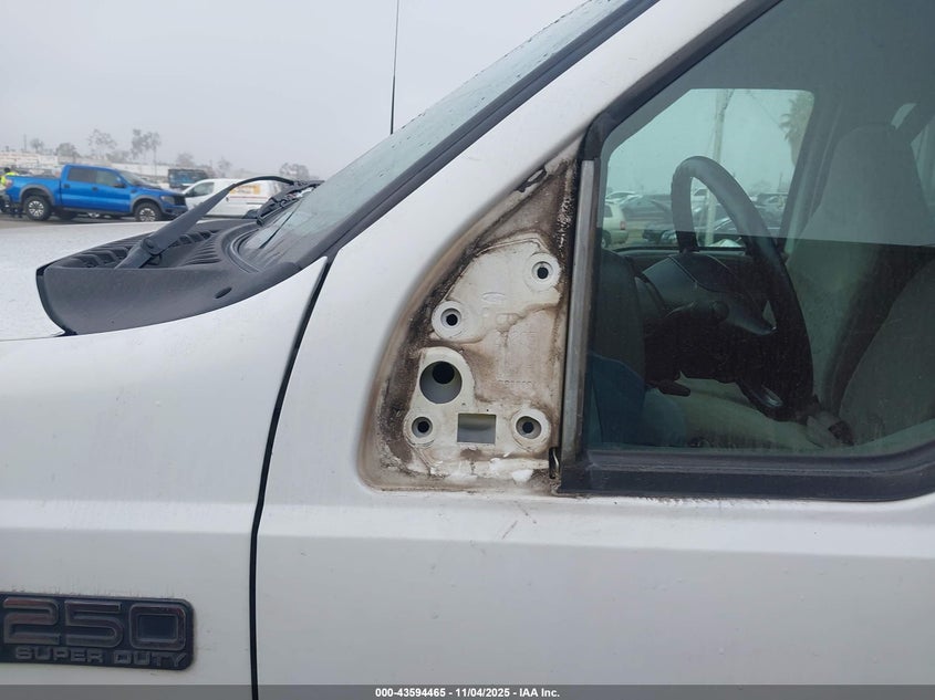 2000 Ford F-250 Lariat/Xl/Xlt VIN: 3FTNX21SXYMA51205 Lot: 43594465