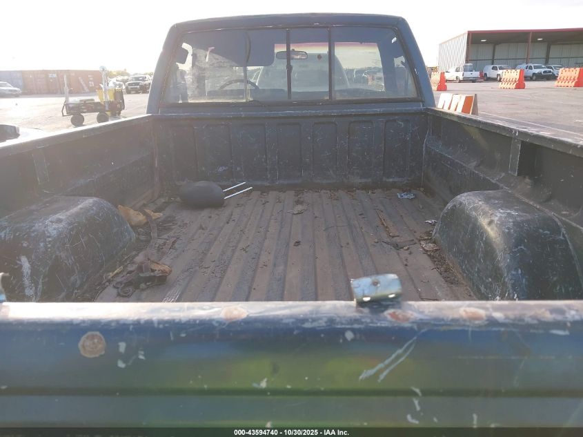 1988 Chevrolet Gmt-400 C2500 VIN: 1GCFC24KXJZ127408 Lot: 43594740