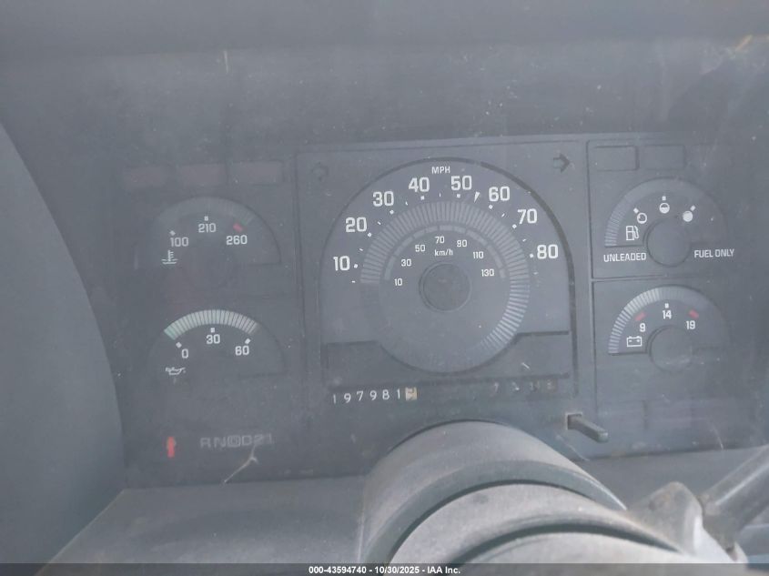 1988 Chevrolet Gmt-400 C2500 VIN: 1GCFC24KXJZ127408 Lot: 43594740