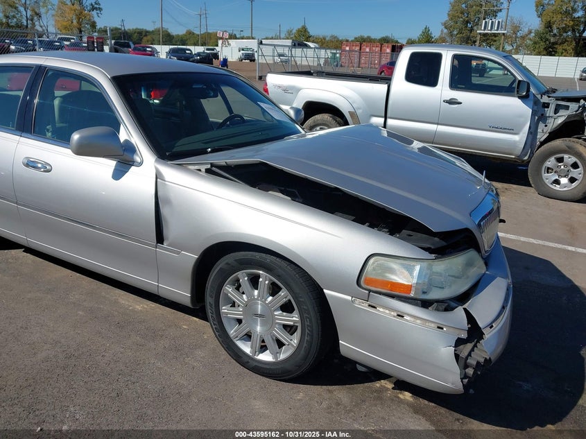 LINCOLN TOWN CAR SIGNATURE LIMITED