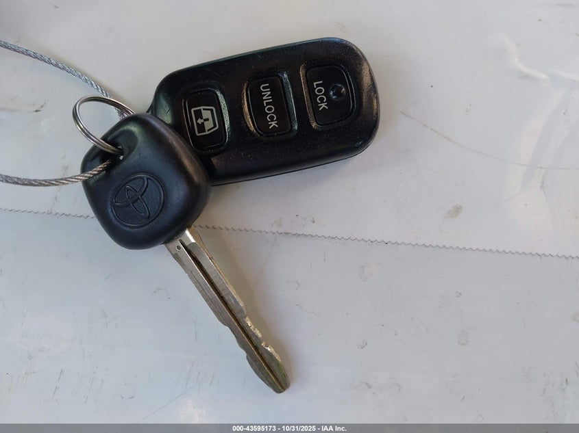 2004 Toyota Sequoia Sr5 V8 VIN: 5TDBT44A84S227191 Lot: 43595173