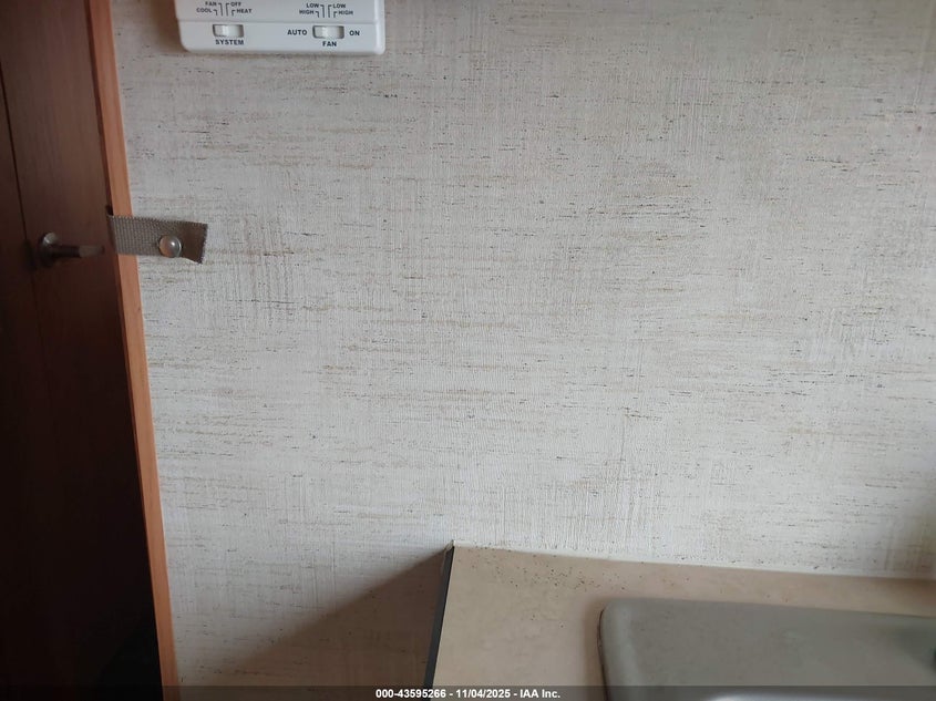 1UJBJ02N9518A0125 2005   photo no. 9