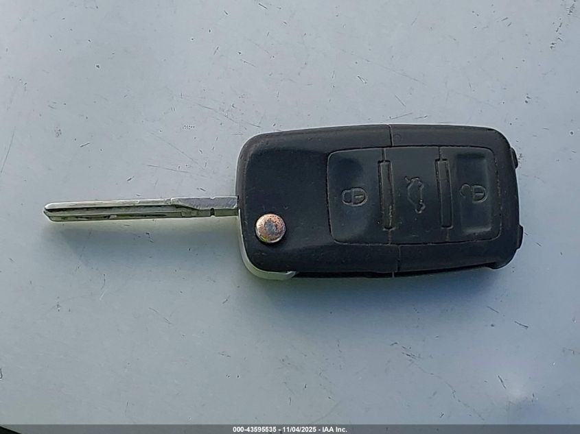 2002 Volkswagen New Beetle Gls VIN: 3VWCB21C62M462443 Lot: 43595535