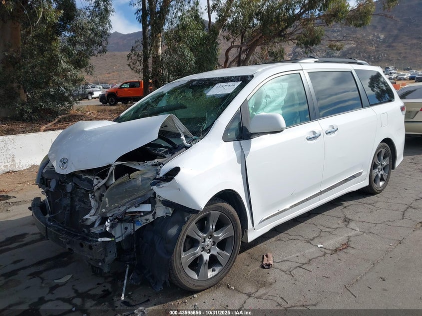 5TDXK3DC9FS572978 2015 TOYOTA SIENNA photo no. 2