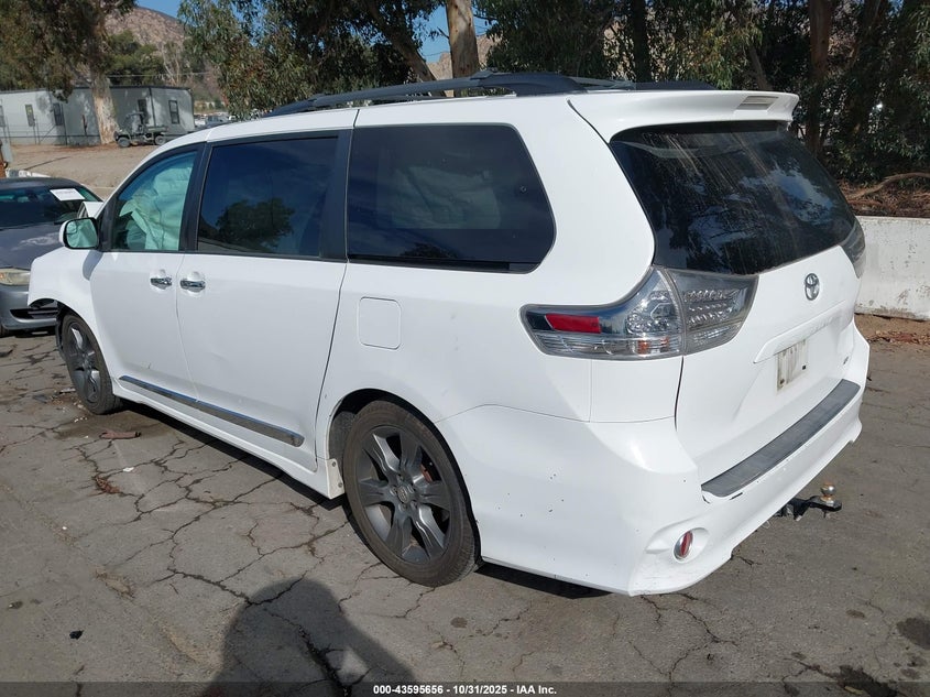 5TDXK3DC9FS572978 2015 TOYOTA SIENNA photo no. 3