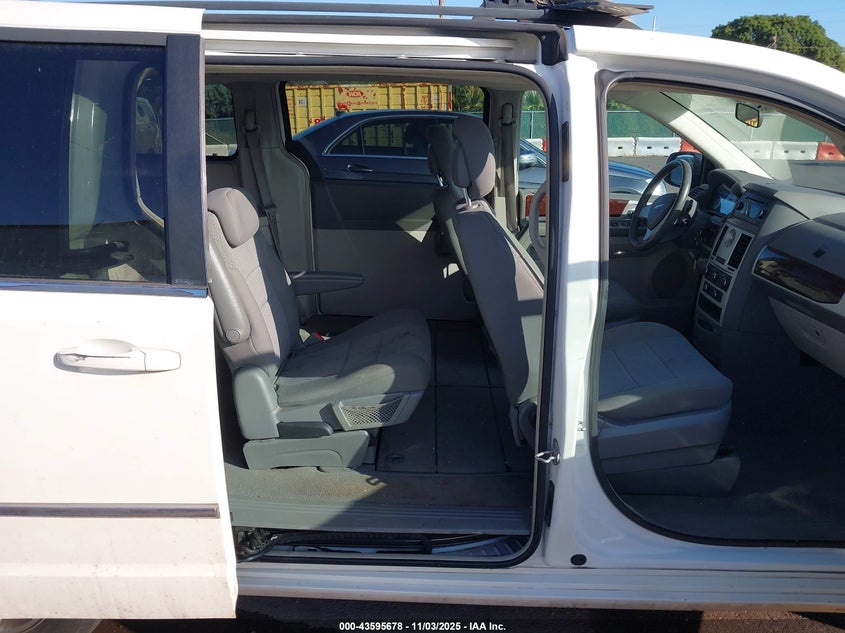 2010 Chrysler Town & Country Touring VIN: 2A4RR5D15AR397834 Lot: 43595678