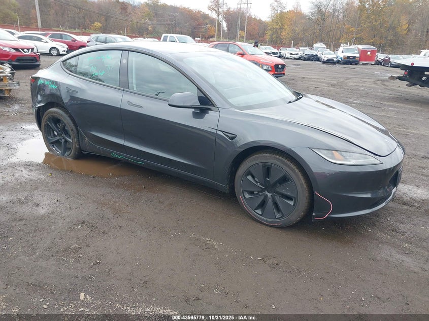 TESLA MODEL 3 LONG RANGE REAR-WHEEL DRIVE/STANDARD