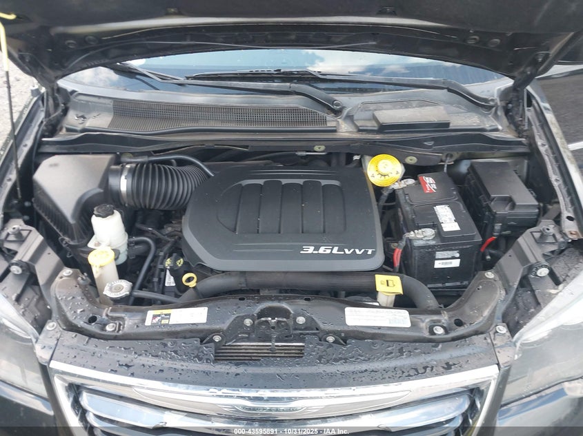 2015 Chrysler Town & Country S VIN: 2C4RC1HG1FR726843 Lot: 43595891