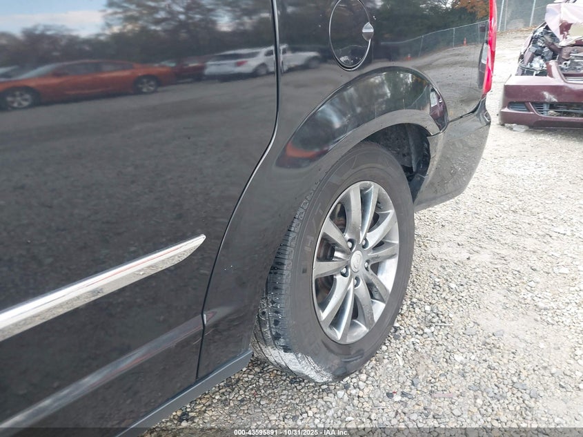 2015 Chrysler Town & Country S VIN: 2C4RC1HG1FR726843 Lot: 43595891