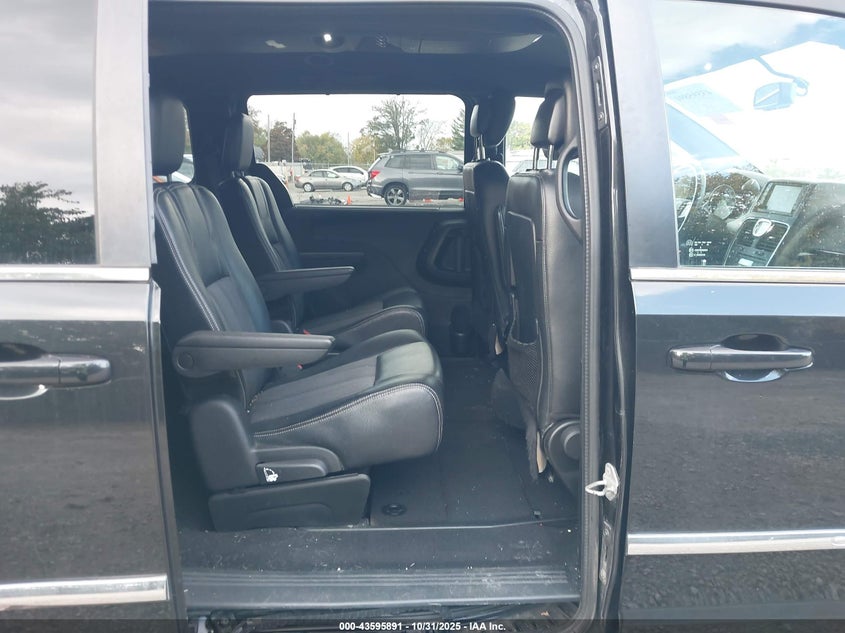 2015 Chrysler Town & Country S VIN: 2C4RC1HG1FR726843 Lot: 43595891