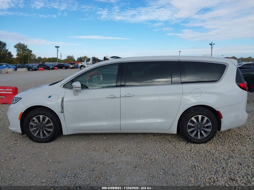 2022 Chrysler Pacifica Hybrid Touring L VIN: 2C4RC1L7XNR122648 Lot: 43595953