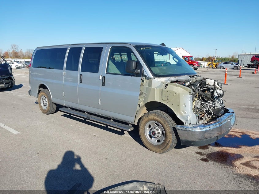 2023 GMC SAVANA PASSENGER RWD 3500 EXTENDED WHEELBASE LT - 1GJZ7PF75P1247236
