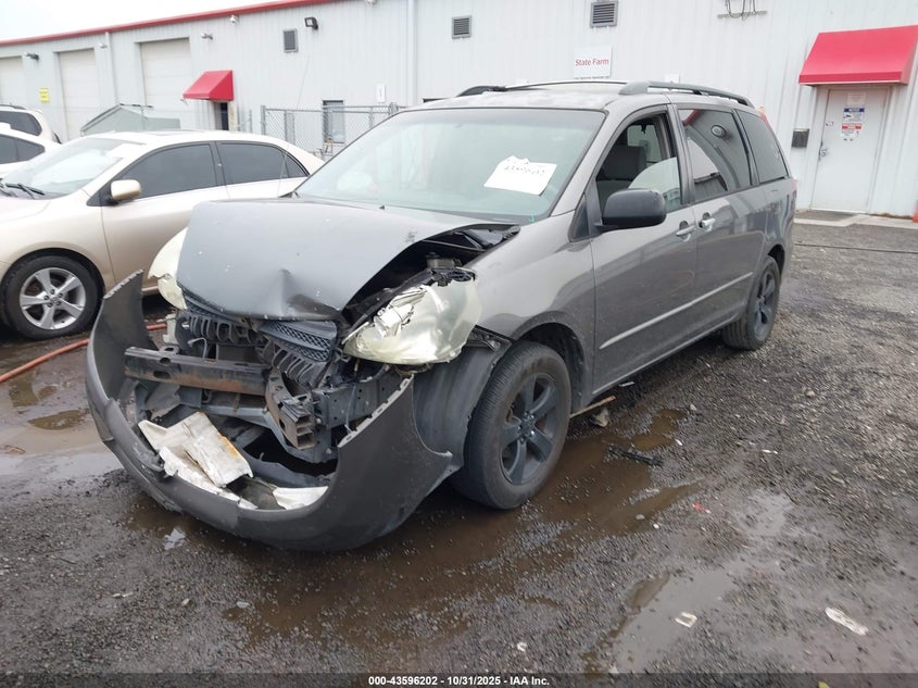 2005 Toyota Sienna Le