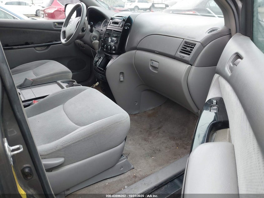 2005 Toyota Sienna Le