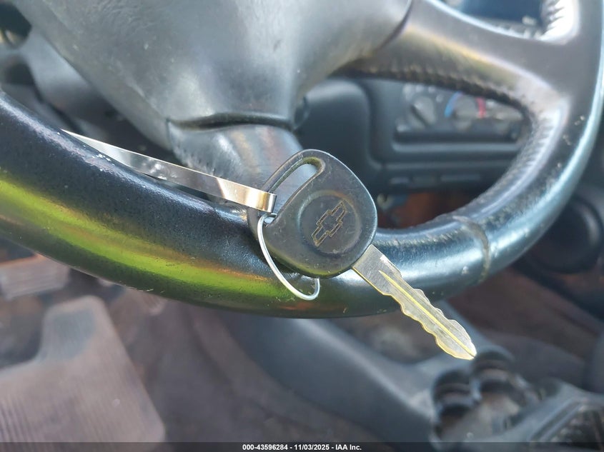 2003 GMC Sonoma Sls VIN: 1GTDT19X438112238 Lot: 43596284